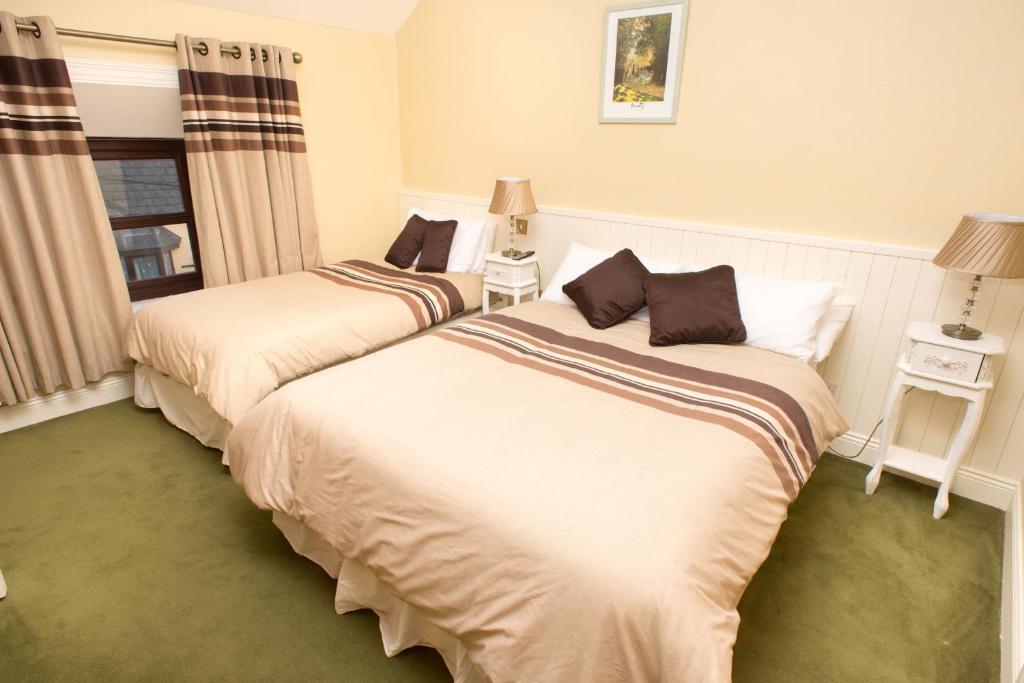 Larkin's Pub, Restaurant,&B&B Milltown  Zimmer foto