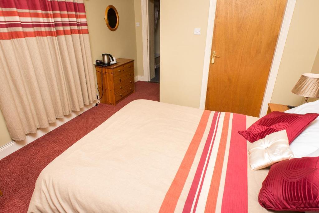 Larkin's Pub, Restaurant,&B&B Milltown  Zimmer foto