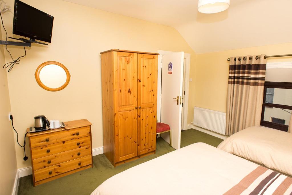 Larkin's Pub, Restaurant,&B&B Milltown  Zimmer foto