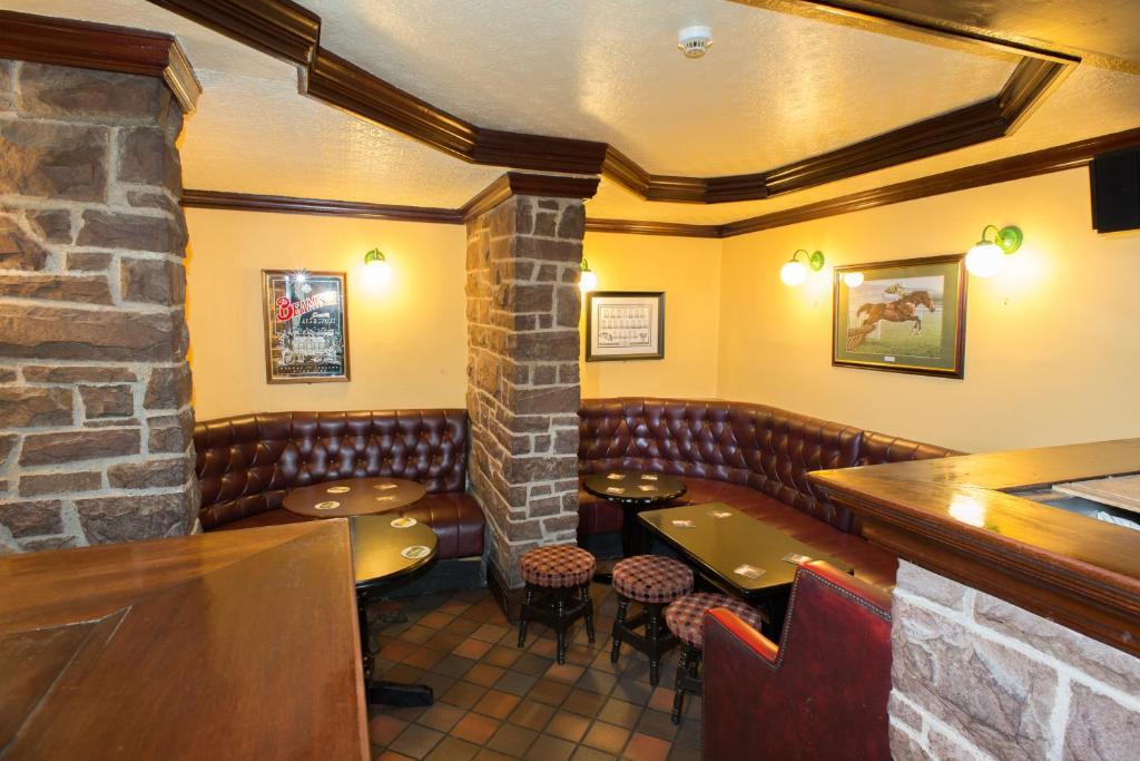 Larkin's Pub, Restaurant,&B&B Milltown  Exterior foto
