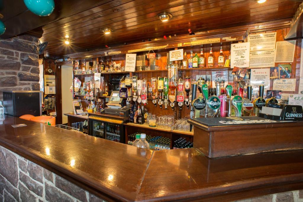 Larkin's Pub, Restaurant,&B&B Milltown  Exterior foto