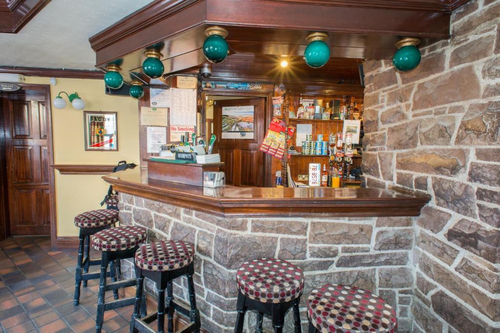 Larkin's Pub, Restaurant,&B&B Milltown  Exterior foto